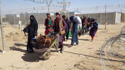 Afghanska flyktingar vid pakistanska gränsen. Chaman 18.8.2021