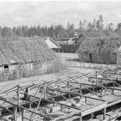 Svartvit bild på koncentrationsläger i Karelen.