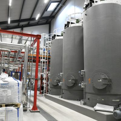 Hygienointisäiliöitä energiayhtiö Gasumin uusimmassa biokaasulaitoksessa Lohjalla