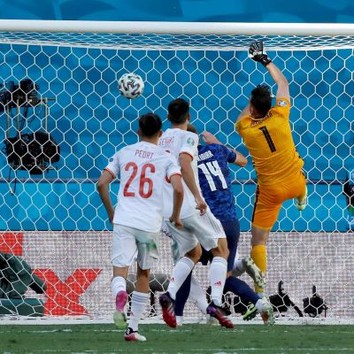Dubravka gjorde självmål mot Spanien.