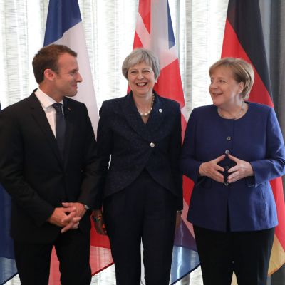 EU-ledarna Emmanuel Macron, Theresa May och Angela Merkel under mötet i Sofia.