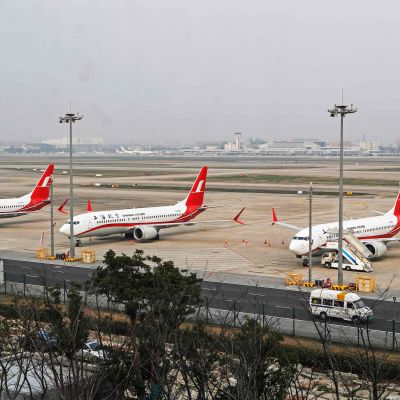 Tre av Shanghai Airlines Boeing 737 Max-plan på flygfältet i Shanghai 11.3.2019