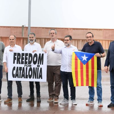 De katalanska separatisterna  Raul Romeva, Jordi Turull, Jordi Cuixar, Joaquim Forn, Jordi Sanchez, Josep Rull and Oriol Junqueras benådades och släpptes ut ur fängelset 23.6.2021