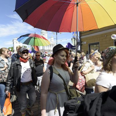 Prideparaden 2015 gick genom centrum av Helsingfors.