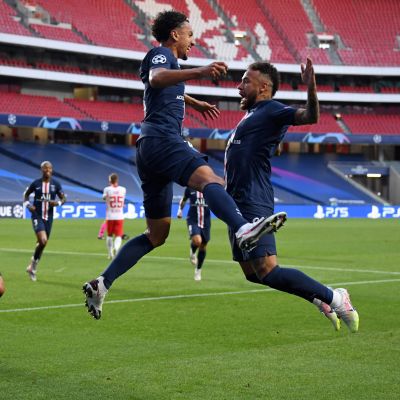 Marquinhos och Neymar jublar efter ett mål mot Leipzig.