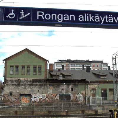 Tavara-asema kuvattuna Rongan alikulun suunnalta.