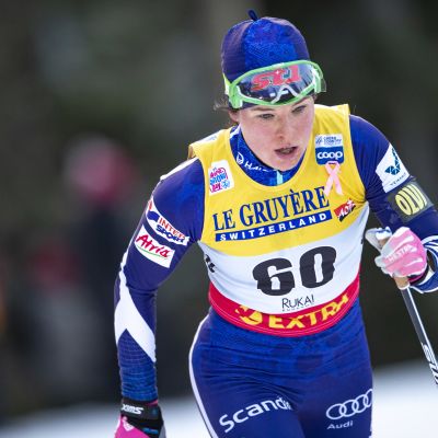 Krista Pärmäkoski kompuroi ylämäessä