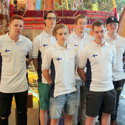 Suomen vuoden 2016 eUrheilun maajoukkueen kuva Jakartasta