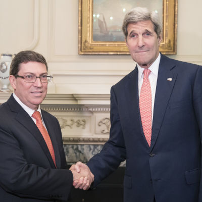 Utrikesministrarna John Kerry och  Bruno Rodriguez