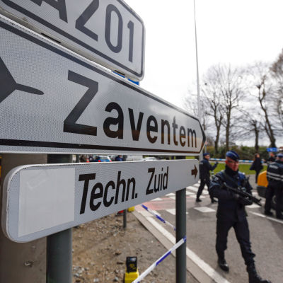 Skylt visar vägen till Bryssels flygplats Zaventem.