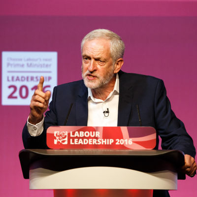 Labourledaren Jeremy Corbyn fick ännu mer röster i år än ifjol då han valdes till det brittiska Arbetarpartiets ledare