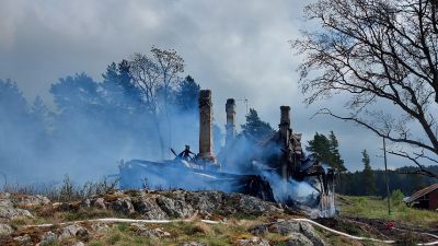 Rykande hus.