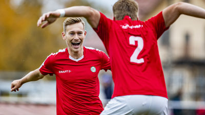 Piffens fotbollslag firar avancemanget till division 1