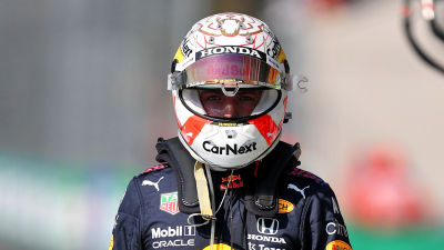 Max Verstappen efter att ha fått sitt lopp förstört.