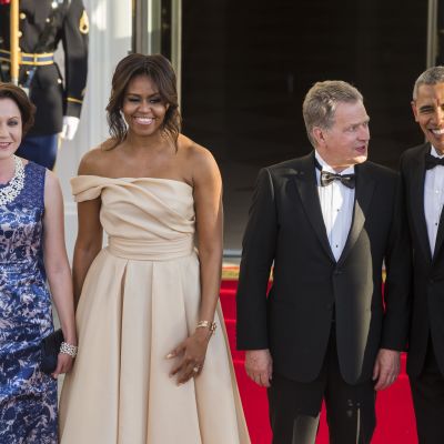 Presidentti Sauli Niinistö ja rouva Jenni Haukio saapuivat juhlaillalliselle Valkoiseen taloon.