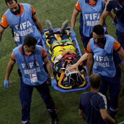 Kosovare Asllani loukkaantui ottelun loppuhetkillä