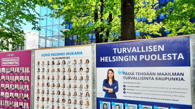 Valaffischer i Helsingfors centrum.