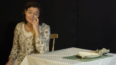 Nina Hukkinen spelar Shirley Valentine på Luckan