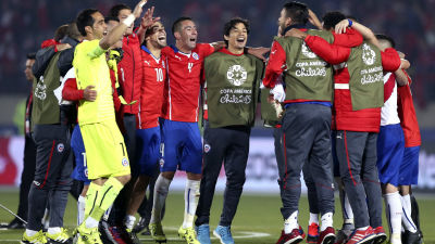 Chiles herrlandslag i fotboll firar avancemang till final i Copa America 2015.