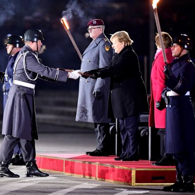 Angela Merkelin jäähyväisseremoniassa soi Nina Hagenin 1970-luvun DDR:stä peräisin oleva hitti
