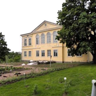 Kumpulan kasvitieteellisen puutarhan päärakennus.