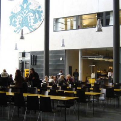 Ruotsinkielinen ammattikorkeakoulu.