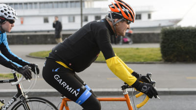 Arkivbild. Kerry ger sig ofta ut på cykelturer under sina resor.