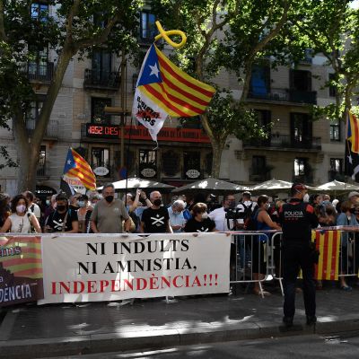 Demonstration i Barcelona 21.6.2021 med anledning av benådningen av katalanska separatister 