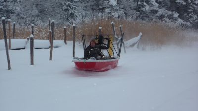 Hydrokoptern klarar skärgårdtransporter i menföre.