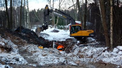 Arbetet med den 17 kilometer avloppsledningen från Maxmo till Vörå inleddes i januari.