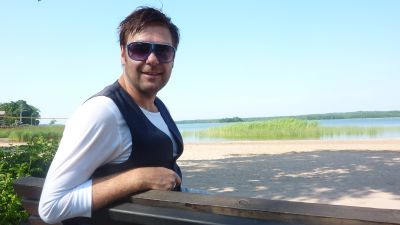 Thomas Lundin trivs som frilansande sångare, eurovisionsexpert, skådespelare och estradör.