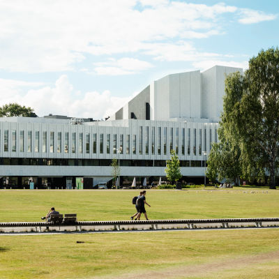 Finlandiahuset österifrån, fotograferat i juli 2018. 