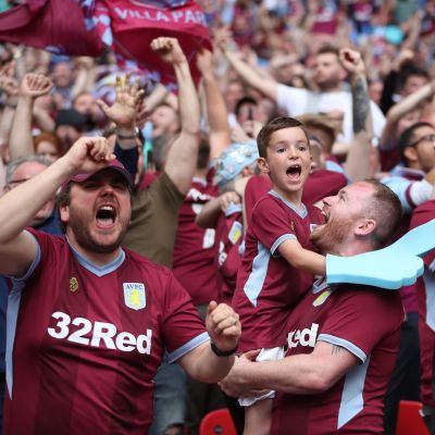 Aston Villas anhängare jublar på Wembley.