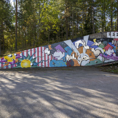 Graffiti seinässä