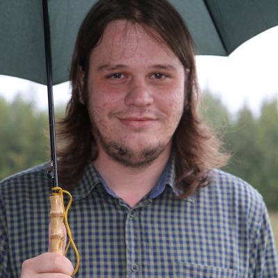 Turkkilaismies rannalla.