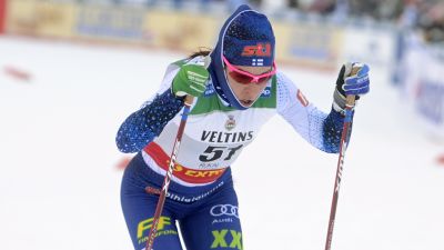 Krista Pärmäkoski åker skidor i Ruka.