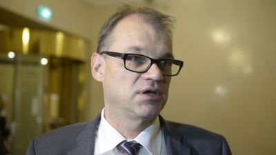 Statsminister Juha Sipilä (C) berättar att enighet nåtts om vårdreformen.