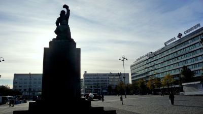 Frihetsstatyn på torget i Vasa.