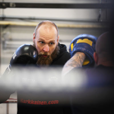 Robert Helenius boxas med tränaren Johan Lindström.