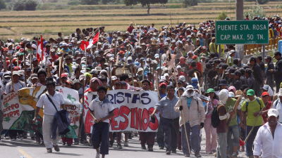 Invånare i Peru som demonstrerar mot gruvprojekt.