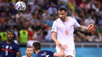 Haris Seferovic nickar in mål i EM.