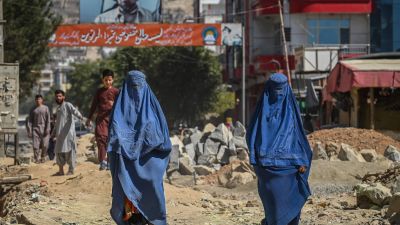 Kvinnor iklädda burka i Kabul 8.9.2021