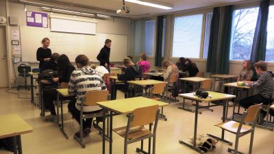 Klass 8B i Ekenäs Högstadieskola.