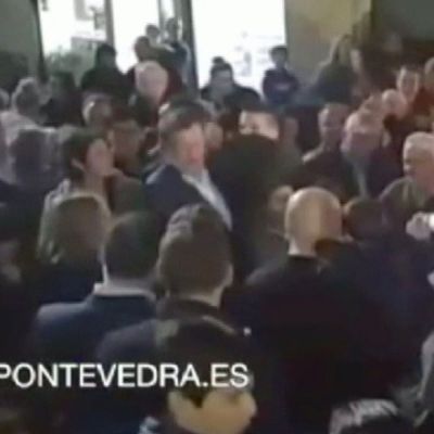 Mariano Rajoy väkijoukon keskellä