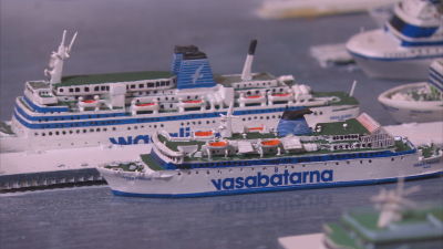 Två modeller på gamla kvarkenbåtar i skala 1 till 100.