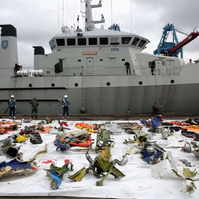 Upphittade delar av flygplanet som störtade i havet i Indonesien 9 januari 2020.