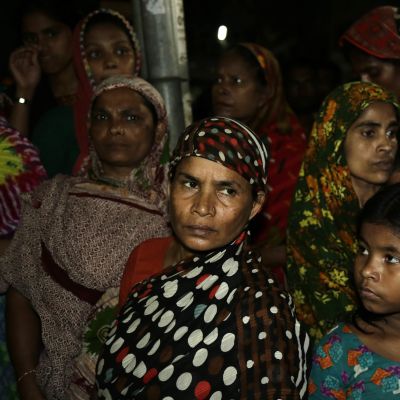 Bangladeshin pääkaupungissa Dhakassa naapurit kerääntyivät paikalle, jossa tunnettu homoaktivisti pahoinpideltiin kuoliaaksi.