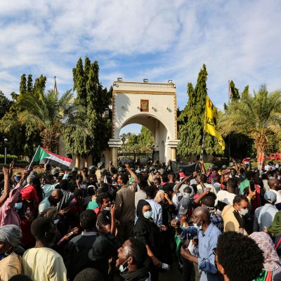 Demonstration i Khartoum, demonstranterna har samlats utanför presidentpalatset.