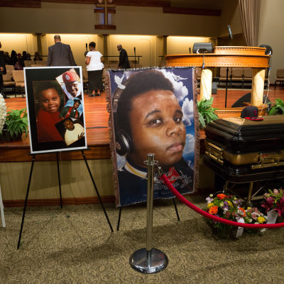 Begravning av Michael Brown som sköts ihjäl av en polis