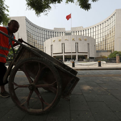 Gatustädare utanför Kinas centralbank